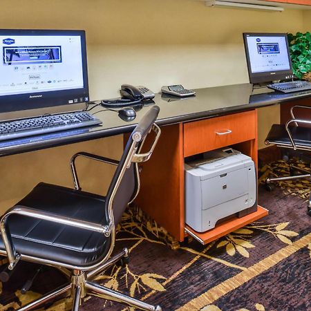 Hampton Inn Emporia Bagian luar foto