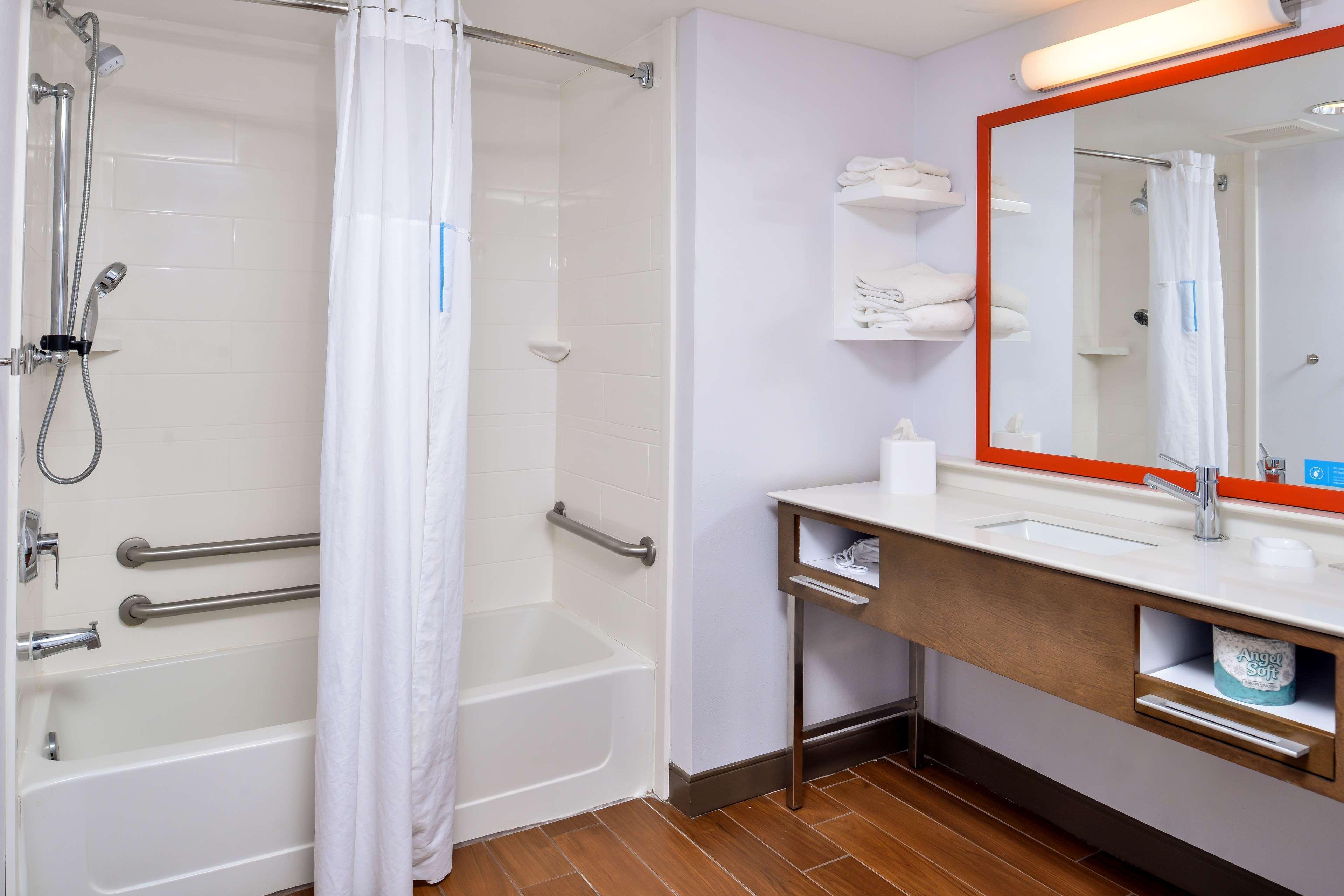 Hampton Inn Emporia Bagian luar foto