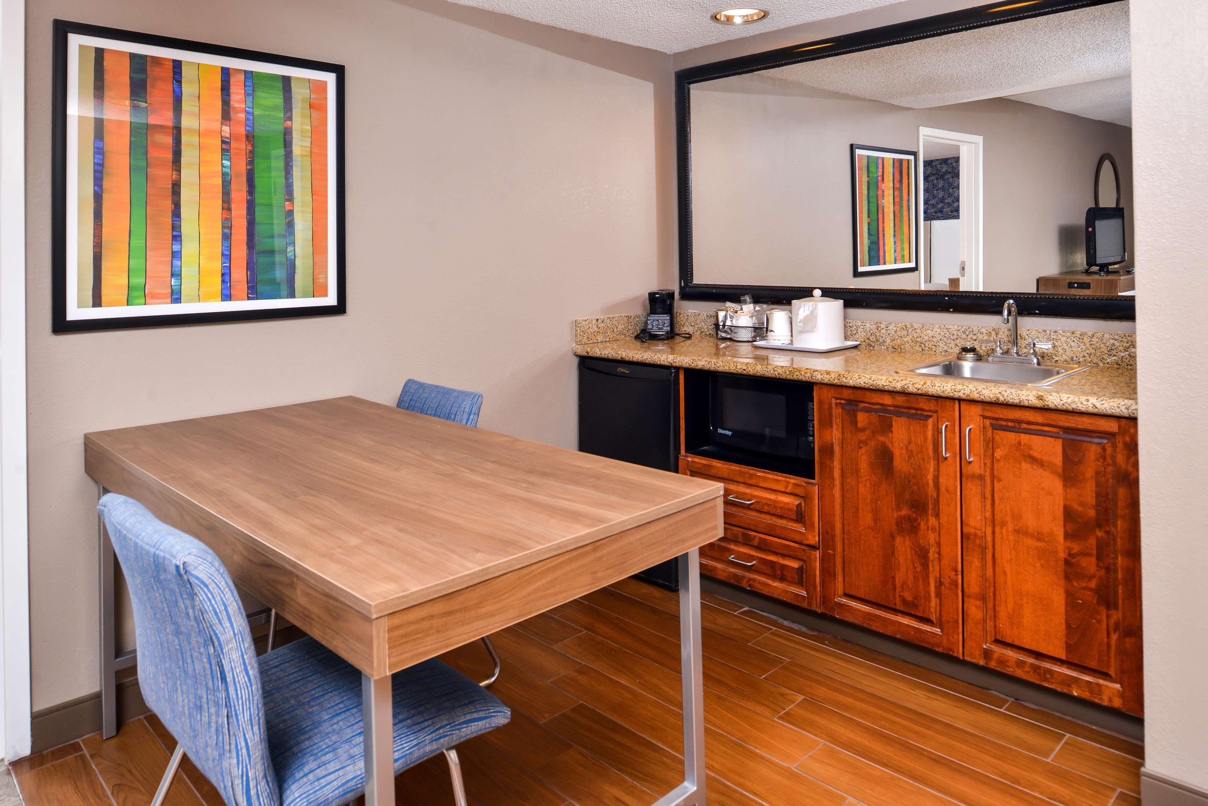 Hampton Inn Emporia Bagian luar foto