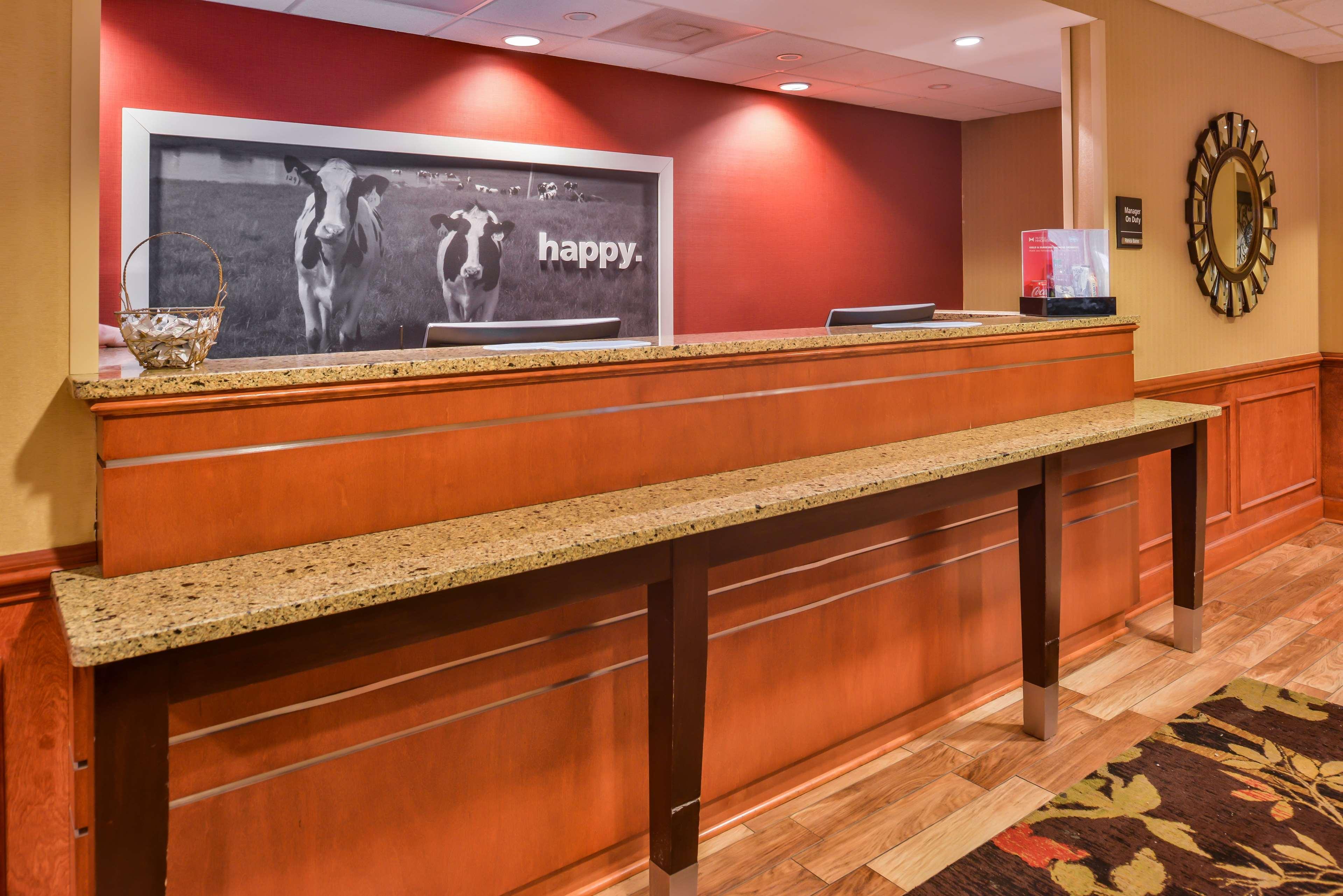 Hampton Inn Emporia Bagian luar foto