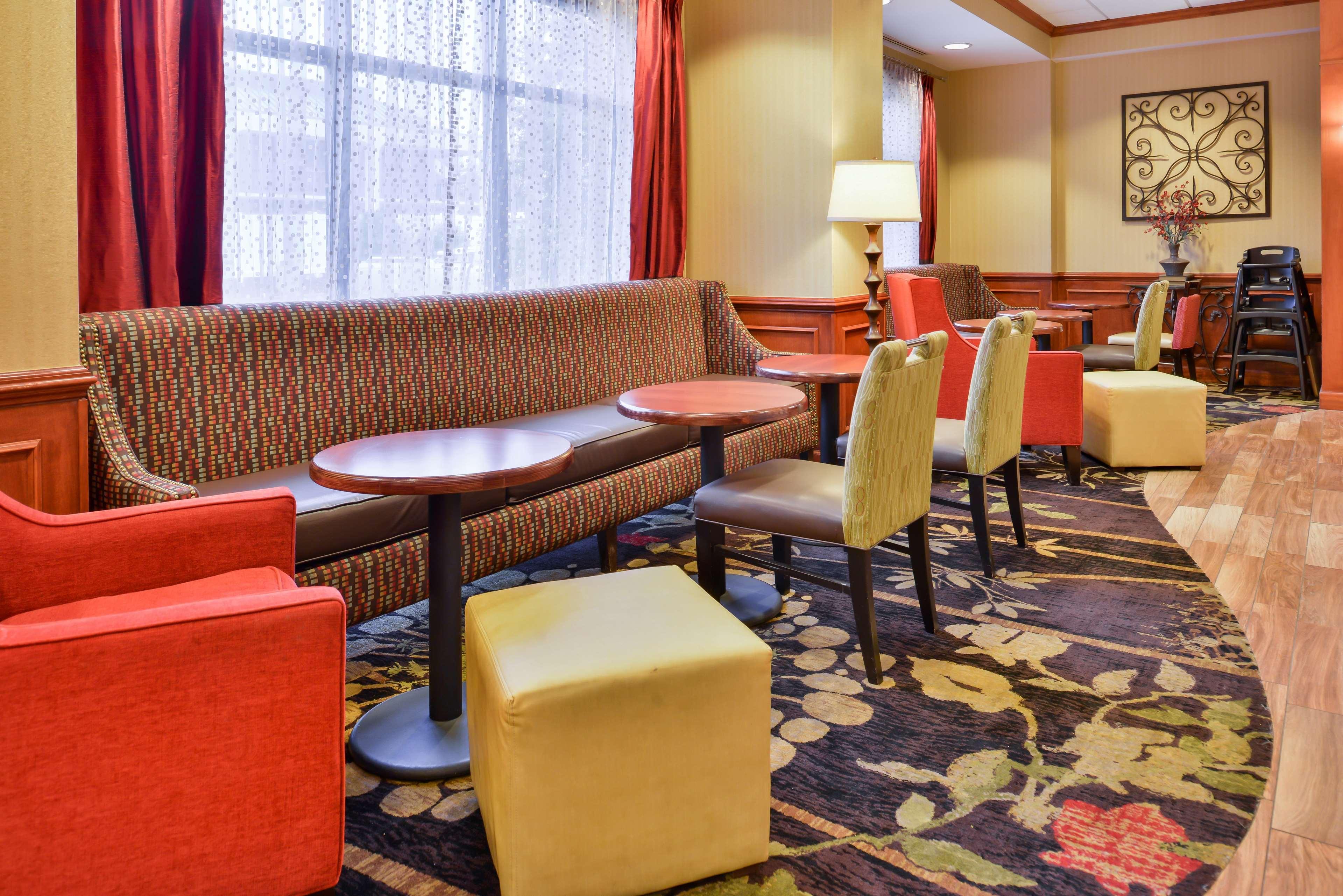 Hampton Inn Emporia Bagian luar foto