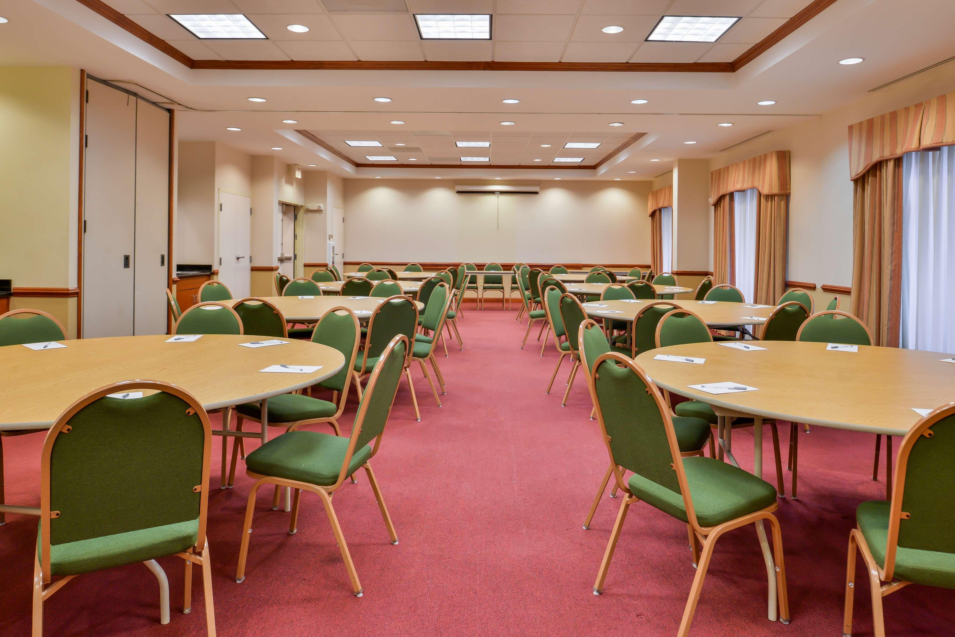 Hampton Inn Emporia Bagian luar foto