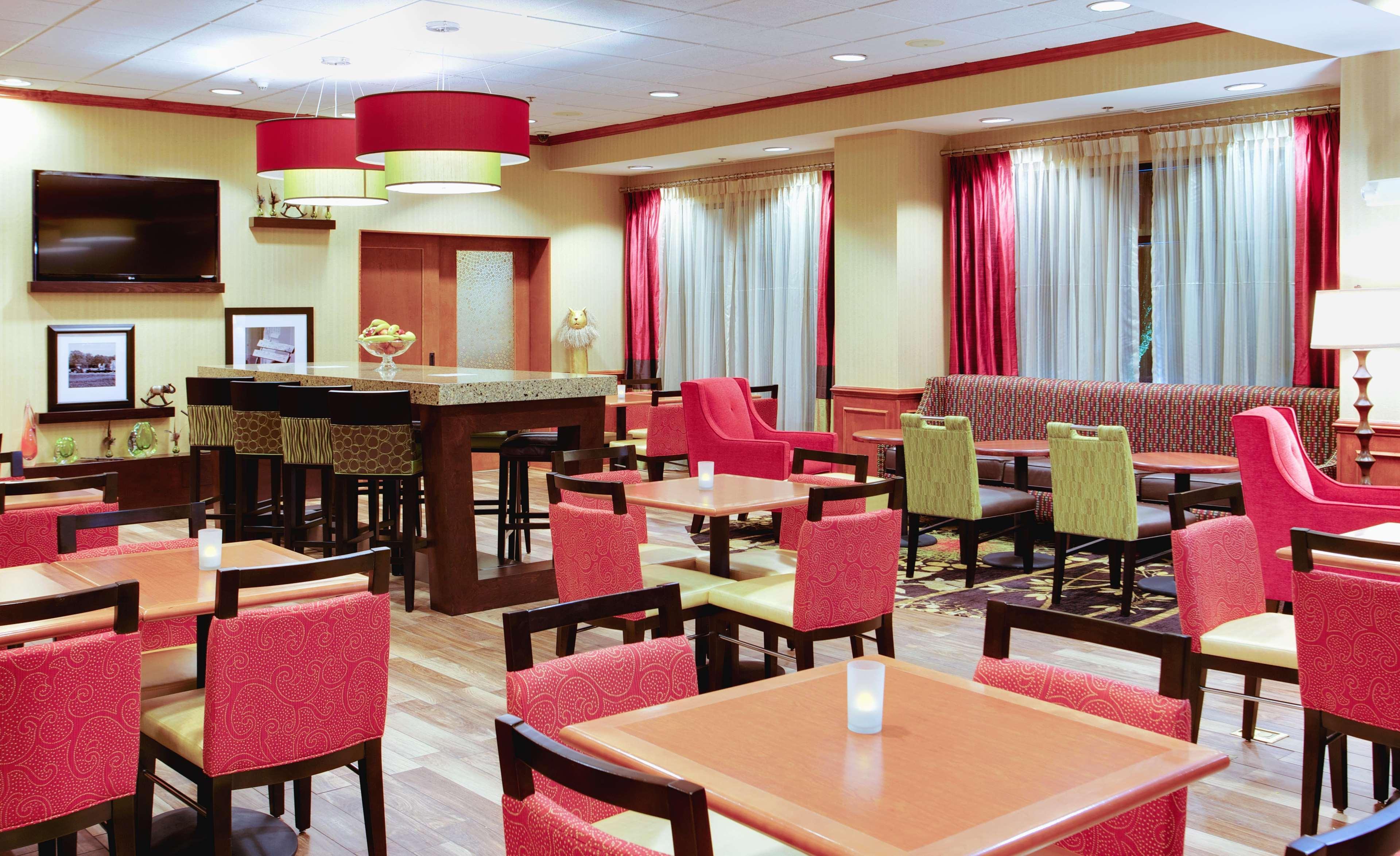 Hampton Inn Emporia Bagian luar foto