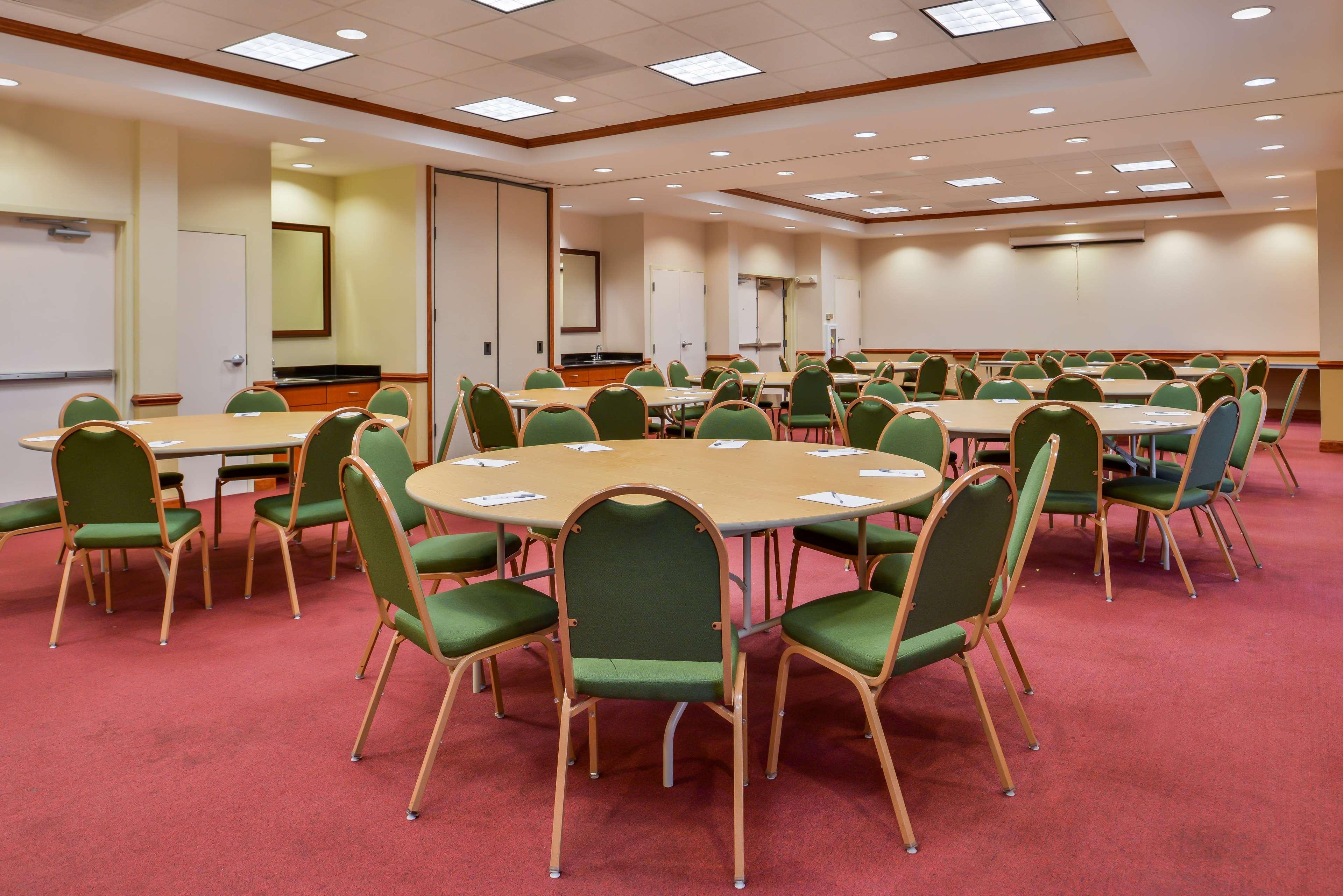 Hampton Inn Emporia Bagian luar foto
