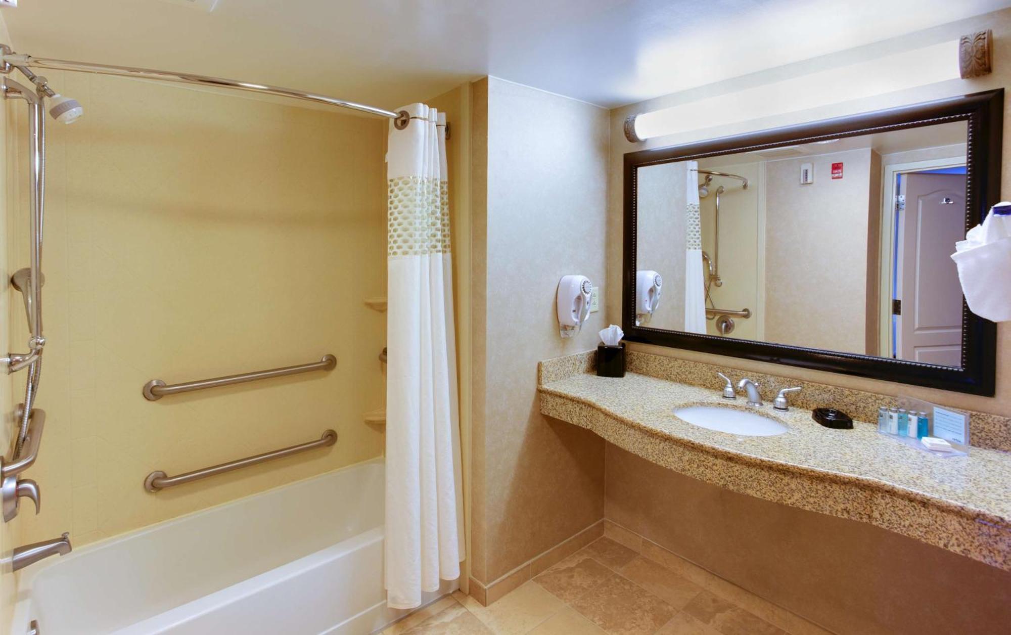 Hampton Inn Emporia Bagian luar foto