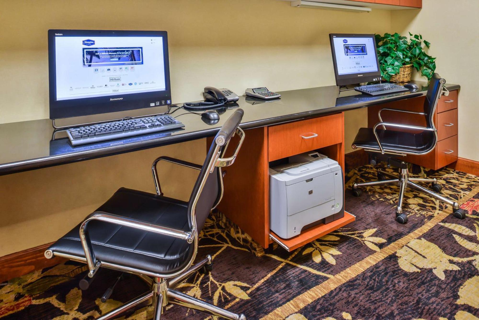 Hampton Inn Emporia Bagian luar foto