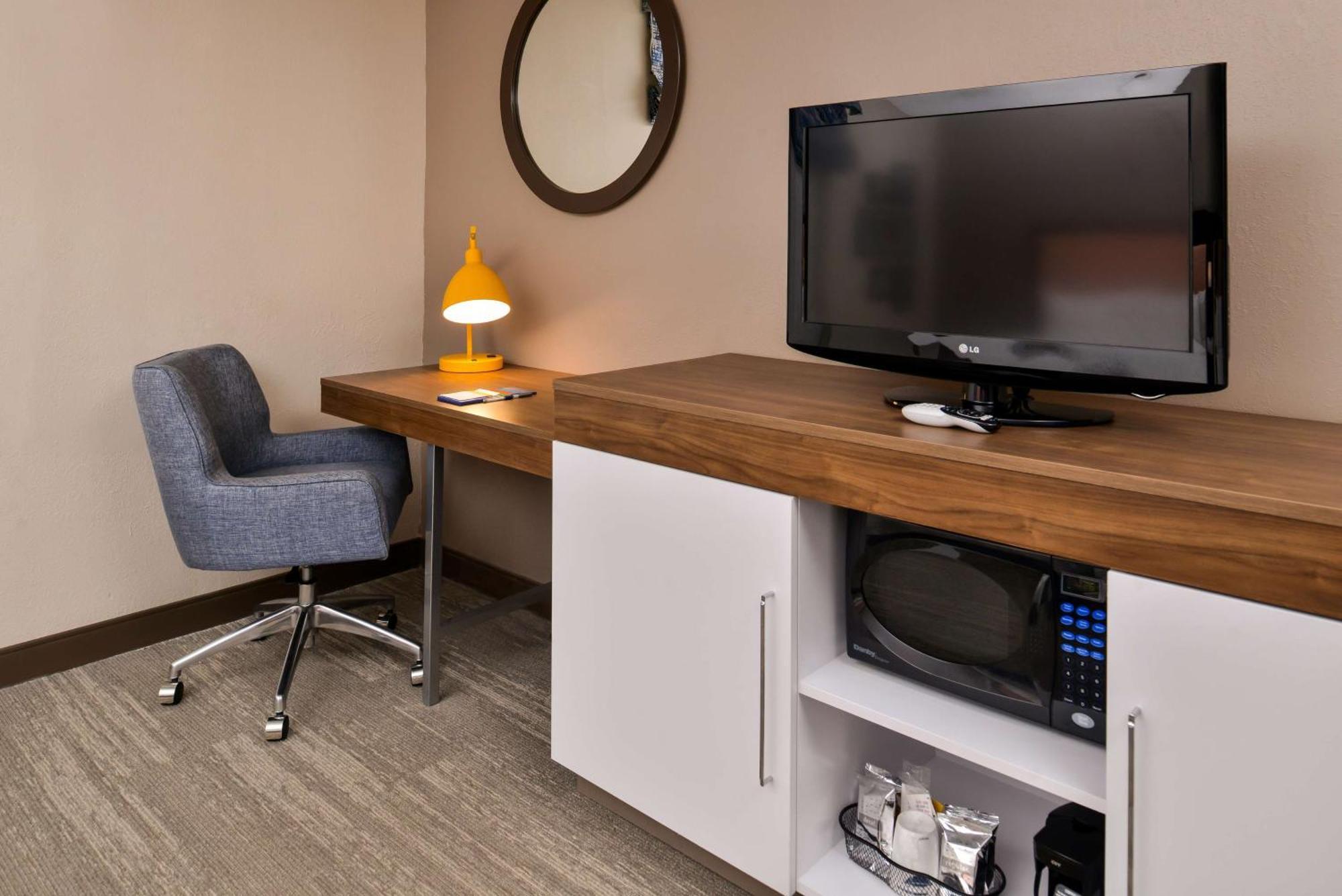 Hampton Inn Emporia Bagian luar foto