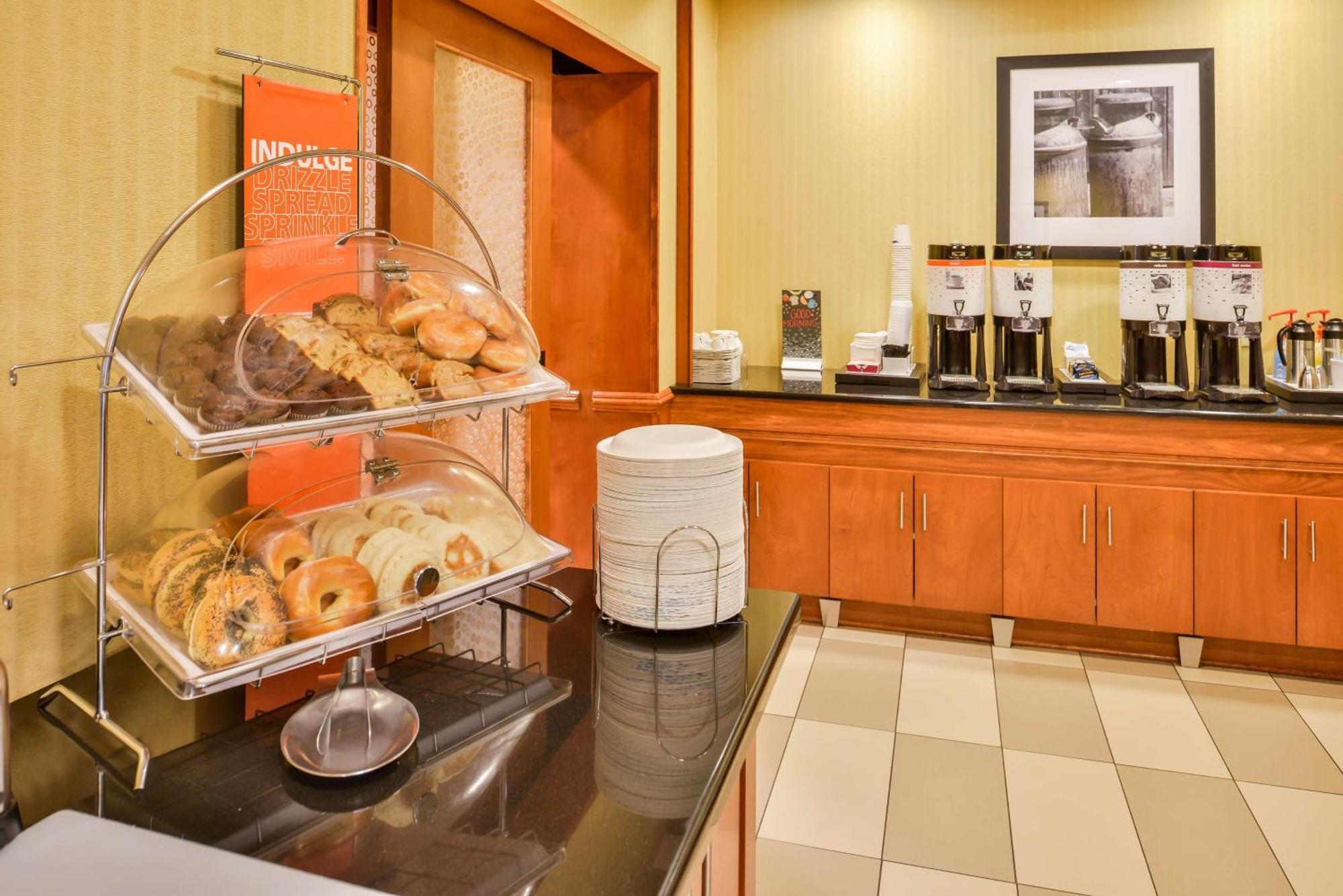 Hampton Inn Emporia Bagian luar foto