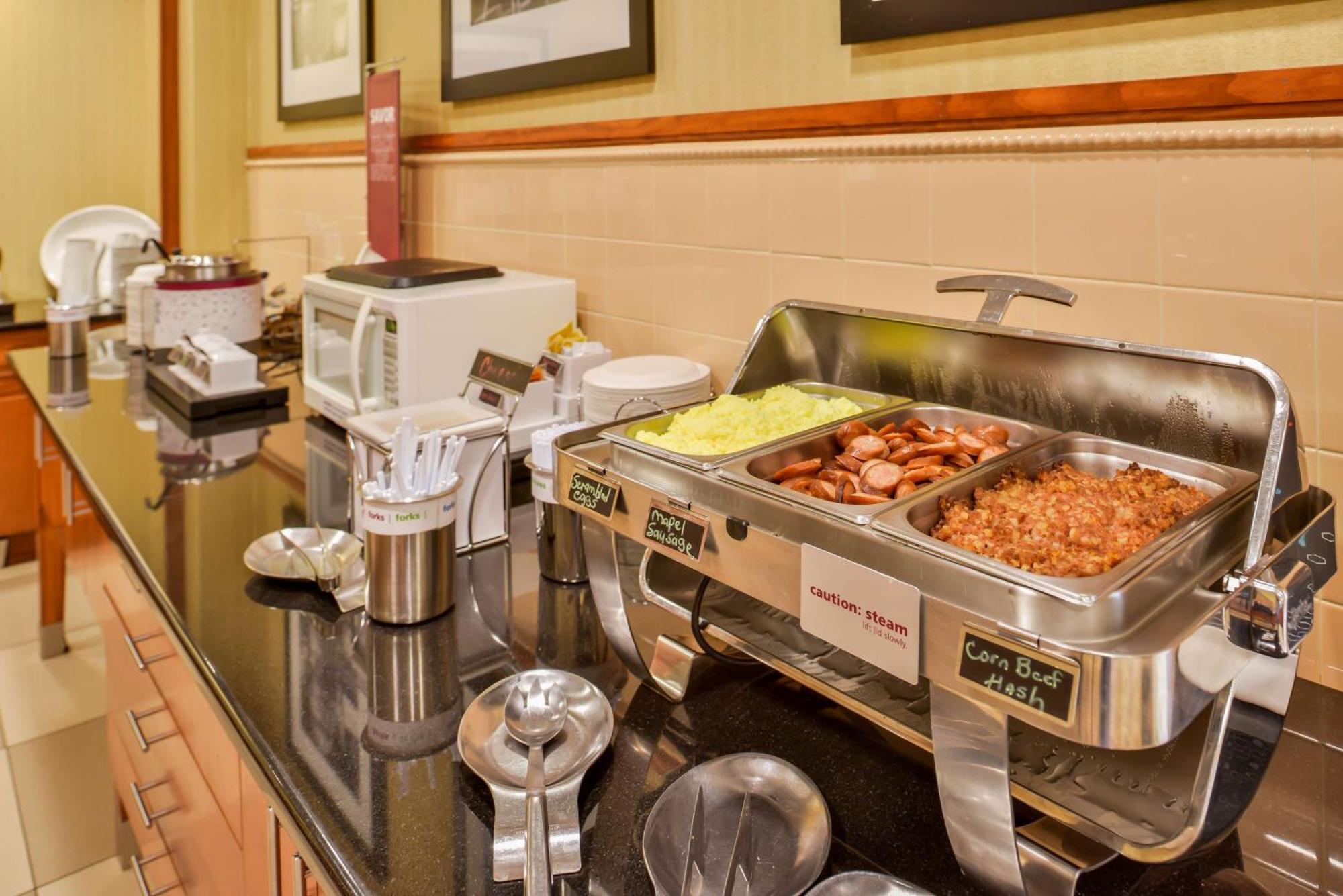 Hampton Inn Emporia Bagian luar foto