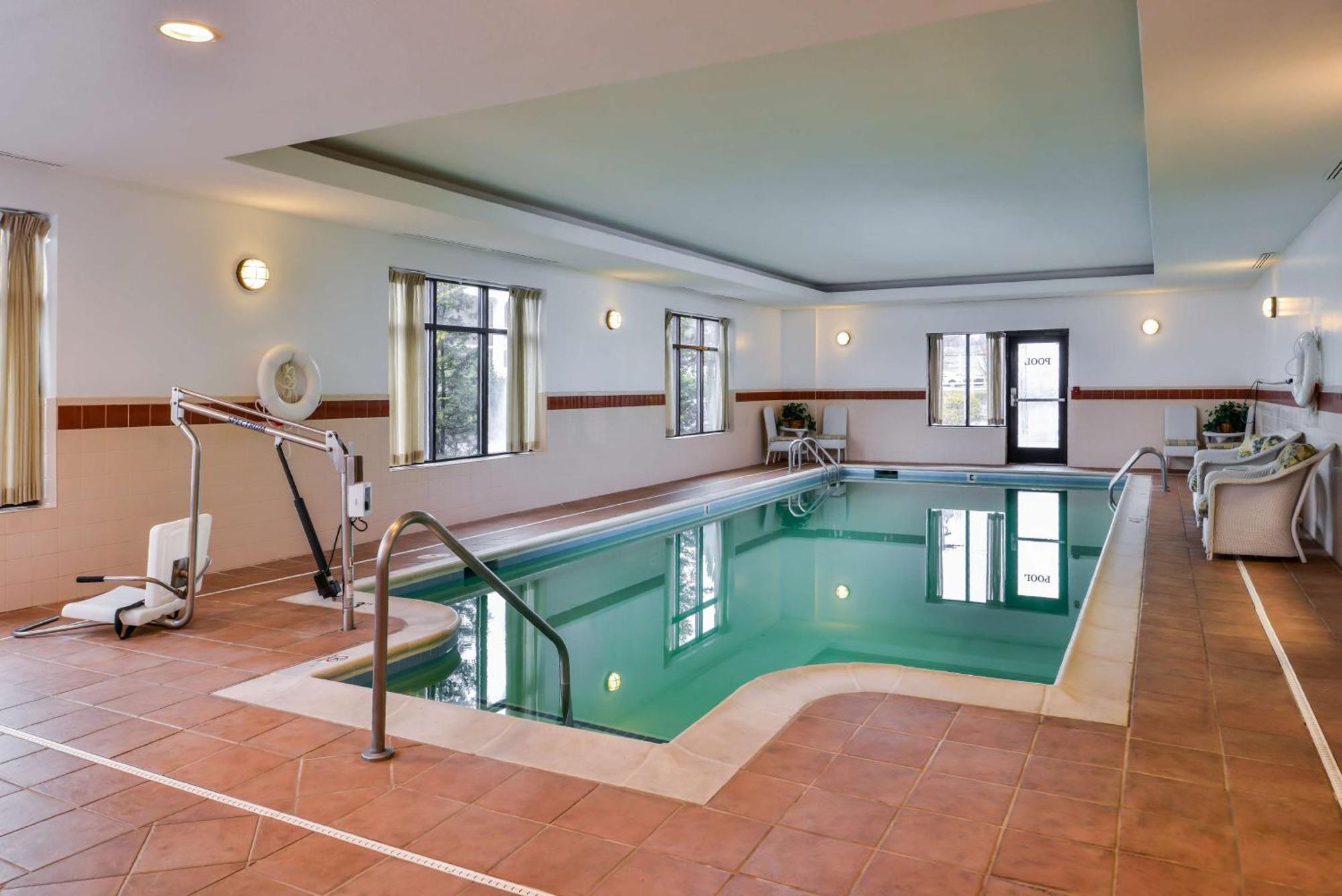 Hampton Inn Emporia Bagian luar foto
